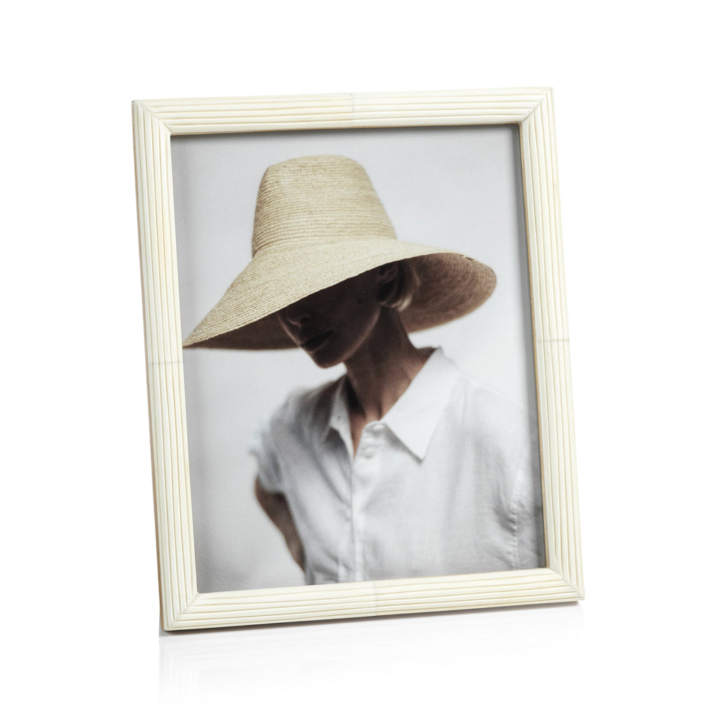 Portarretrato Palomar en Hueso Blanco Tallado