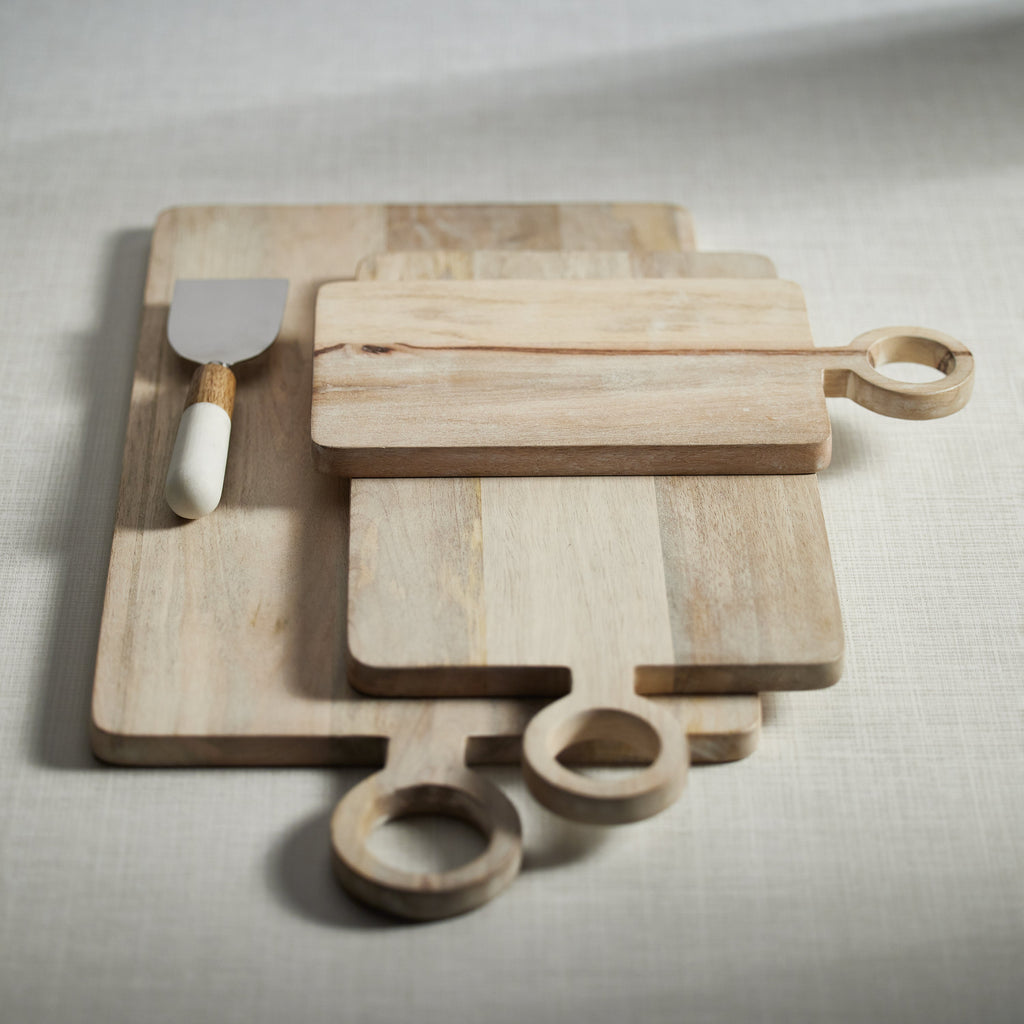 Tabla de Quesos y Charcutería en Madera de Mango Pequeña